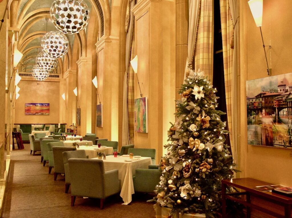 Emirates Palace Abu Dhabi UAE Solo-Artist-Exhibition since 2016 PLATUX modern Art